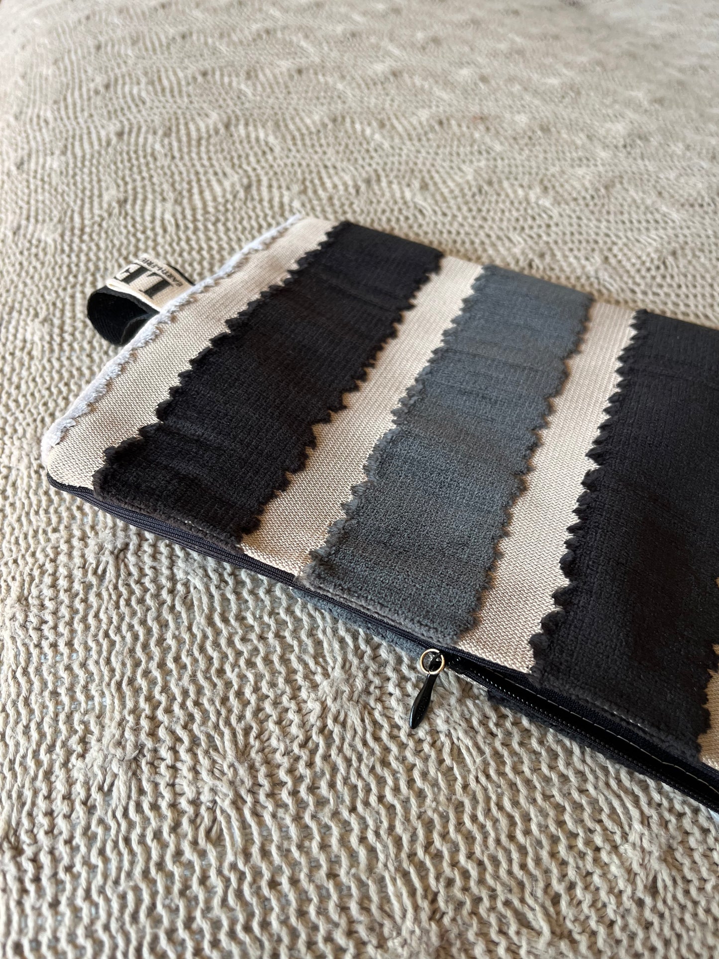 LEZA Travel Pouch Black straight